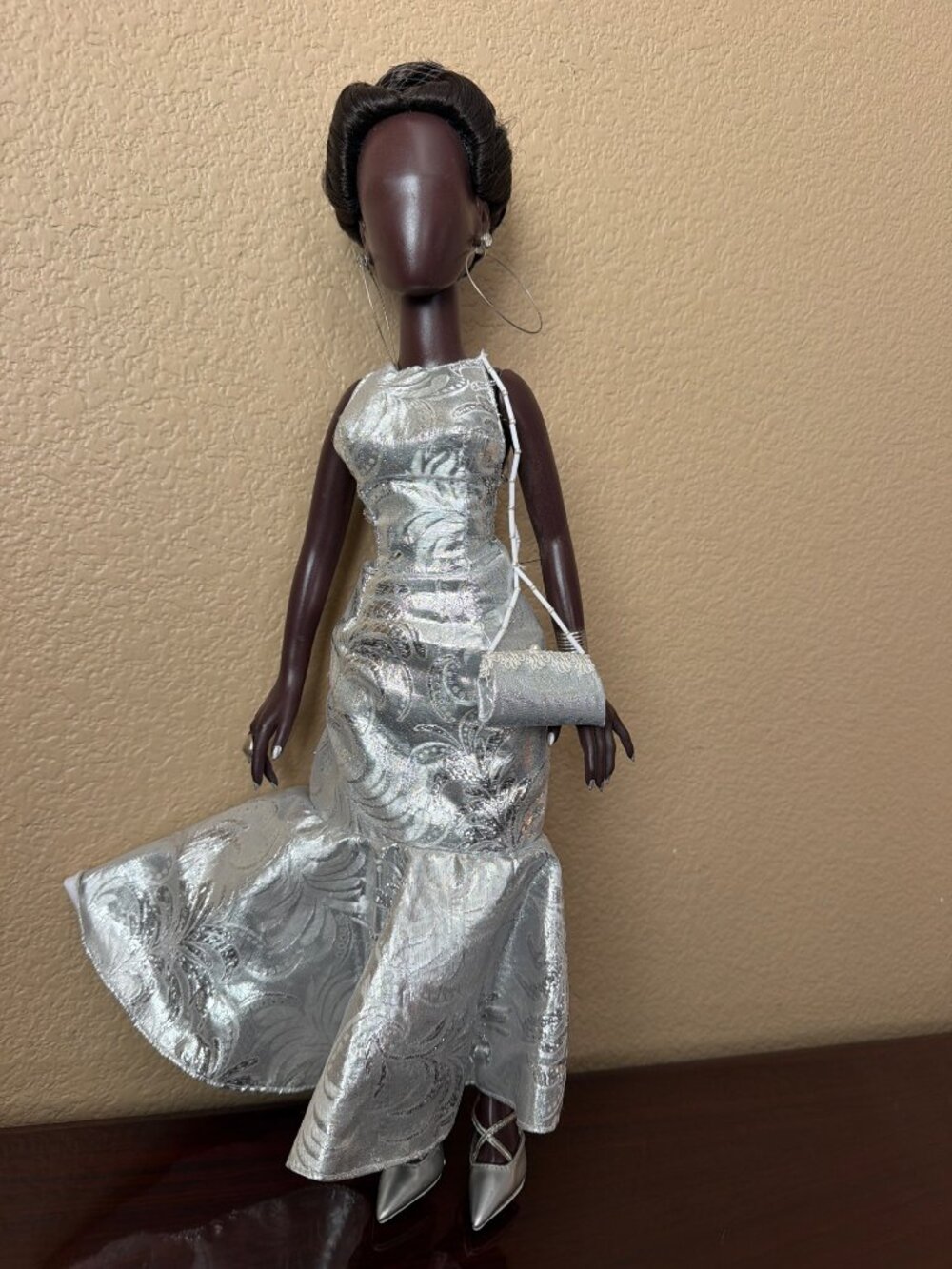 Annie Lee Sass n Class 2004 Sultry in Silver African American Doll LE 0153/2000 - Picture 10 of 17